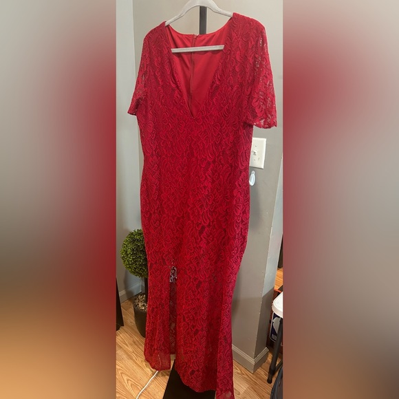Red Lace Vneck Gown - Picture 4 of 8